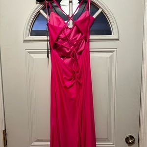 Le femme Hot Pink prom dress. NWT